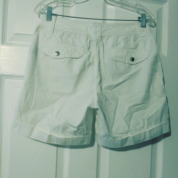 🐔LAUREN RALPH LAUREN WHITE SHORTS🐧 - Picture 2 of 2